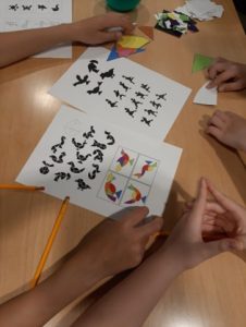 Building computational thinking without screens: unplugged activities ...
